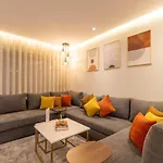 Elegant Apartment In Marina