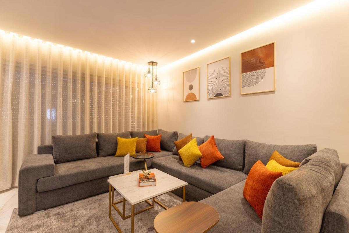 Elegant In Marina Apartment